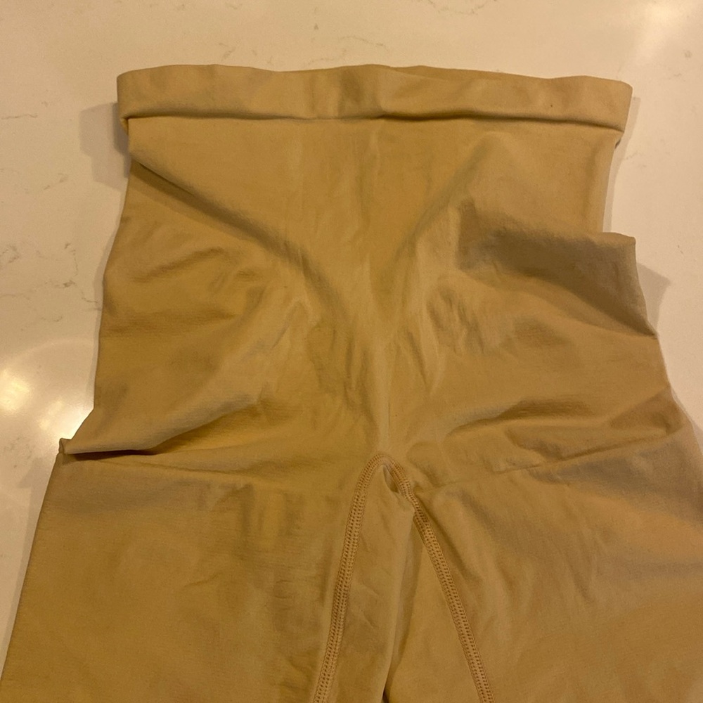 SPANXshape™ Invisible Mid-Thigh Short xl